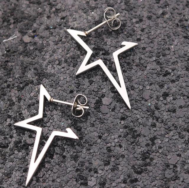Auffällige Punk-Sternohrstecker aus Edelstahl, Unisex-Schmuck für mutige Styles und Accessoires.