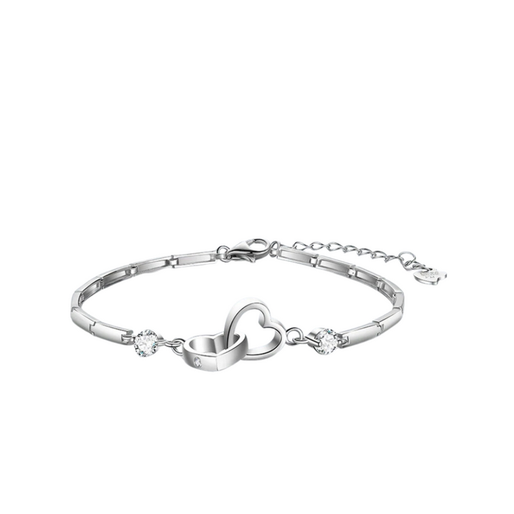 Nahaufnahme des Damen Silberarmbands mit zwei ineinandergreifenden Herzen, Symbol für Liebe und Romantik.