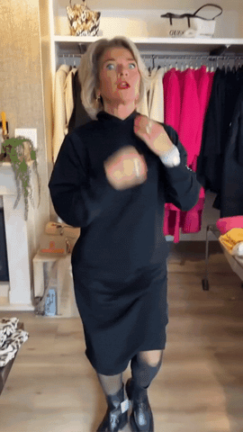 Vielseitiges Damen Alltagskleid mit Kapuze & Taschen; lockeres, bequemes Herbstkleid für entspannte Stunden.