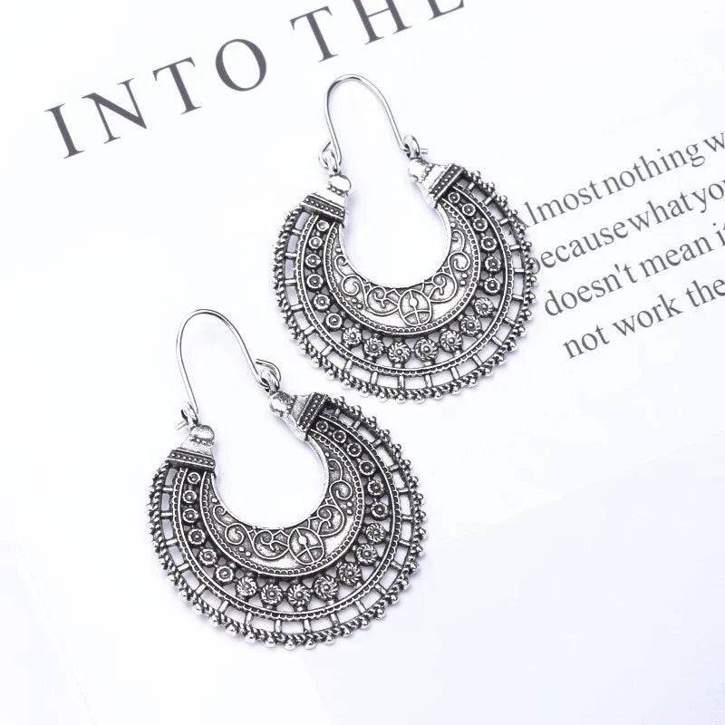 Elegante Damenohrringe aus 925er Sterlingsilber, filigran und tibetisch inspiriert, Geschenkidee.