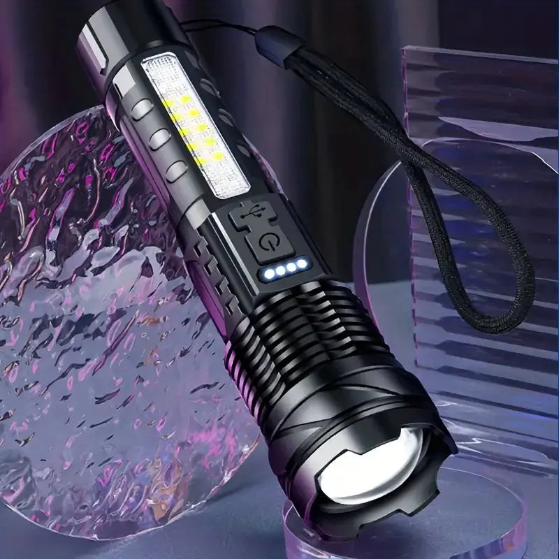 Nahaufnahme der robusten Militär LED-Taschenlampe, zeigt hochwertige Verarbeitung für Outdoor & Survival.