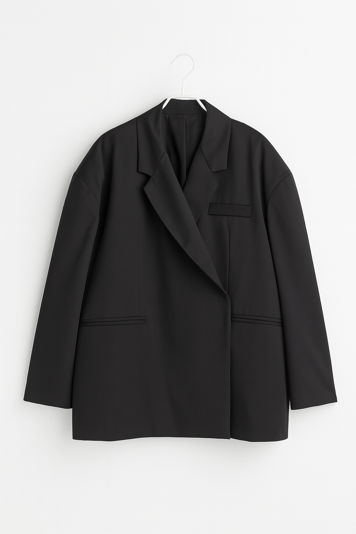 Rückenansicht: Eleganter knopfloser Damen Blazer im Oversize-Schnitt. Für einen luxuriösen, lässigen Look.