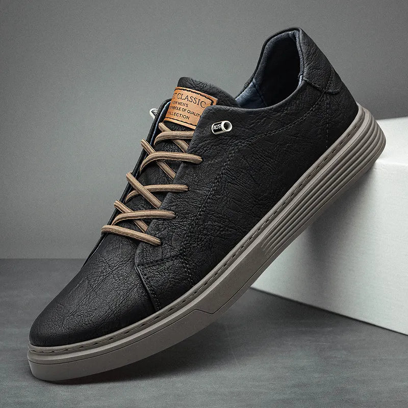 Bequeme Herren Oxford Sneaker in Dunkelblau für stilvollen Alltagskomfort. Ideale Freizeitschuhe für Männer.