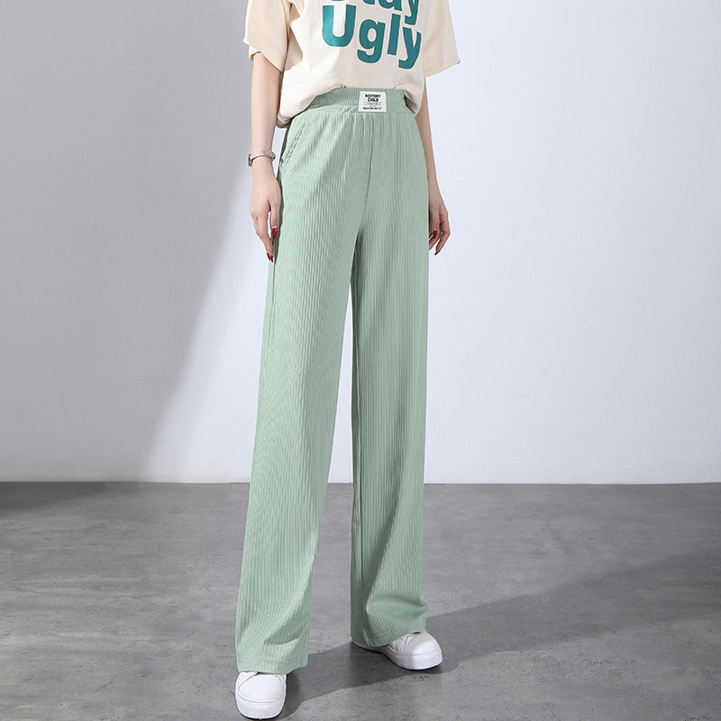 Leichte, schwarze High Waist Damenhose mit weitem Bein, ideal als Freizeithose für den Sommer.
