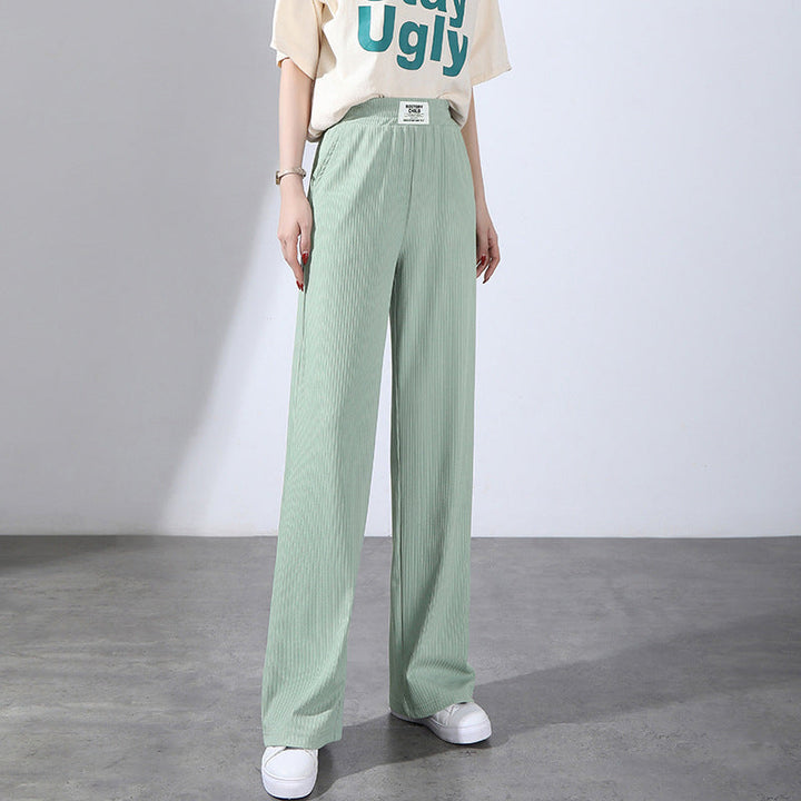 Leichte, schwarze High Waist Damenhose mit weitem Bein, ideal als Freizeithose für den Sommer.