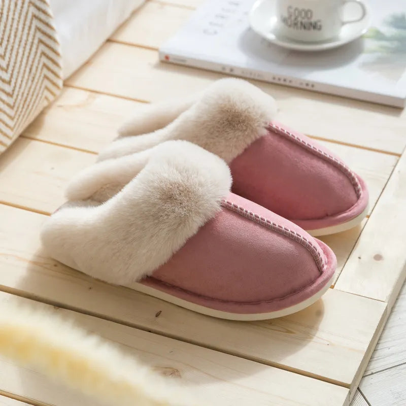 Gemütliche Damen Hausschuhe: Flauschige Pantoffeln für Zuhause, bieten optimalen Komfort und Wärme für kalte Herbsttage.
