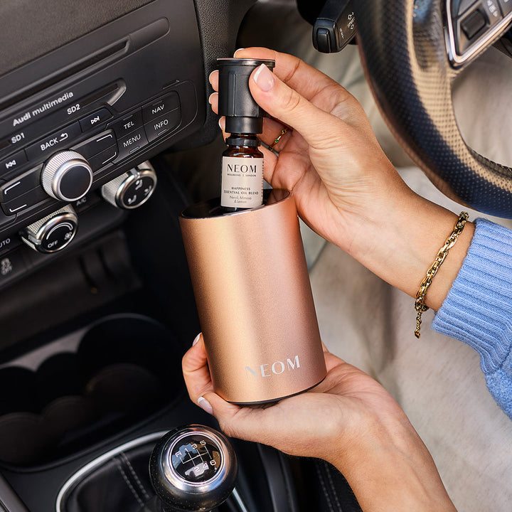 Geschenkidee: Kabelloser Aroma Diffusor, wasserlos, für ätherische Öle; bringt Wohlbefinden ins Heim.