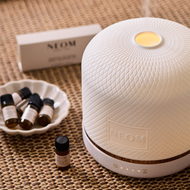 Keramik-Aromadiffusor mit Fernbedienung, erzeugt Duftnebel für angenehmen Raumduft, Wellness & Entspannung.