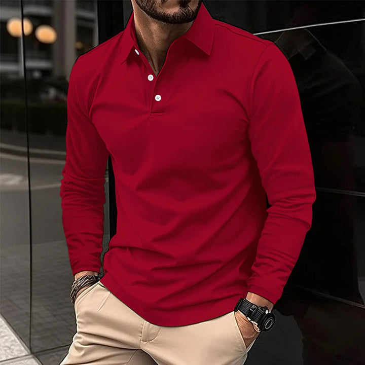 Nahaufnahme des Kragens und der Knopfleiste am eleganten Herren Langarm Poloshirt.
