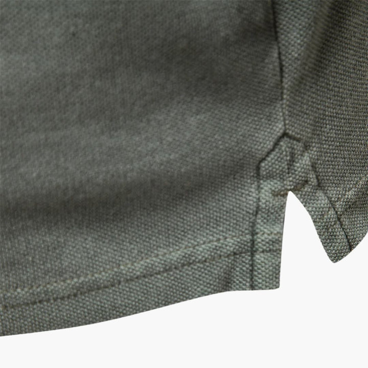 Stylisches Herren Sommer Polohemd Kurzarm. Perfekt für elegante Freizeit-Looks und Business Casual Outfits.