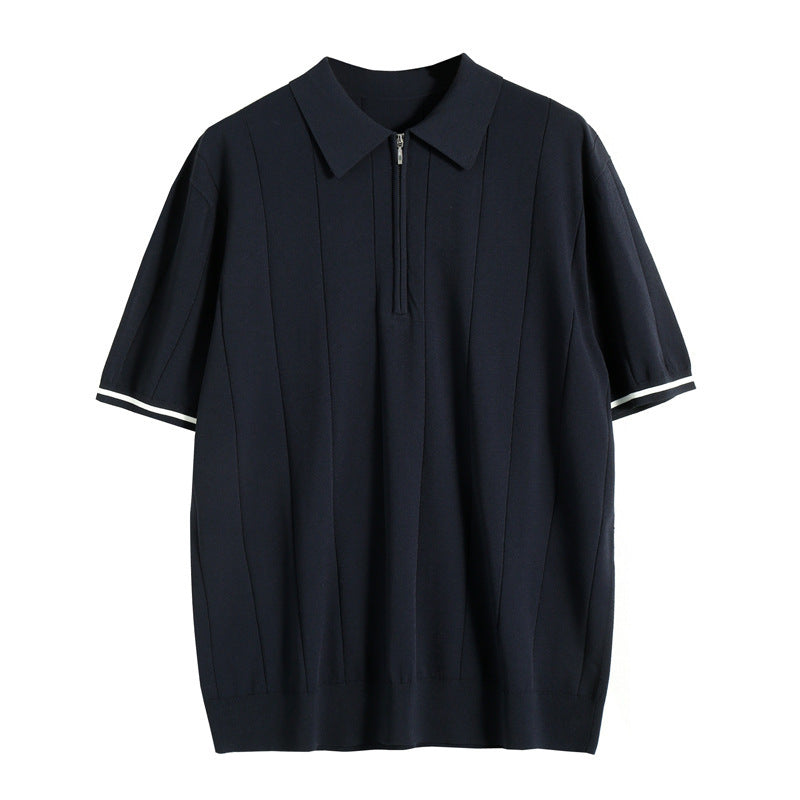 Hochwertiges Herren Kurzarm Strick-Poloshirt mit Reißverschluss und eleganten Streifen. Perfekt für Sommer-Business-Casual.