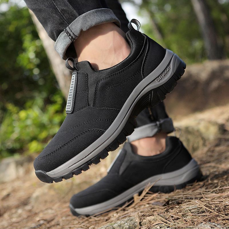 Rutschfeste Damen Outdoor-Sneaker mit griffiger Sohle. Robuste Bequemschuhe für den aktiven Wander-Lifestyle.