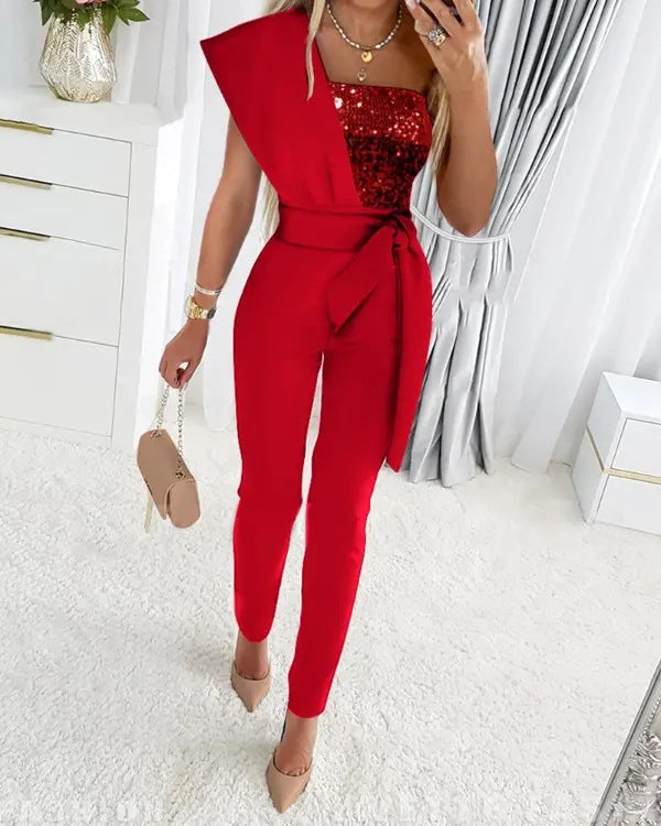 Stilvoller Damen Jumpsuit, eleganter Einteiler mit One-Shoulder-Schnitt, perfekt für Abendmode & Feiertage.