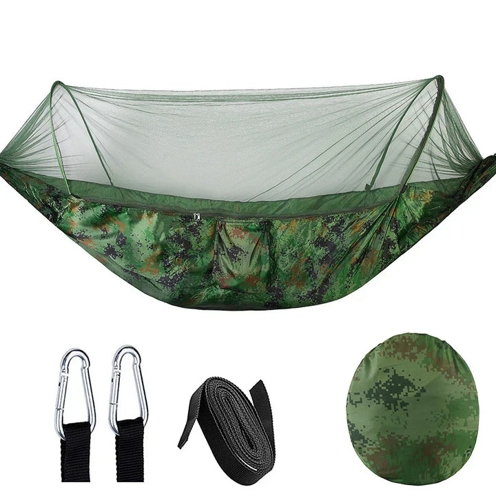 Leichte Hängematte mit integriertem Moskitonetz, schnell aufzubauen für Outdoor-Abenteuer & Entspannung.
