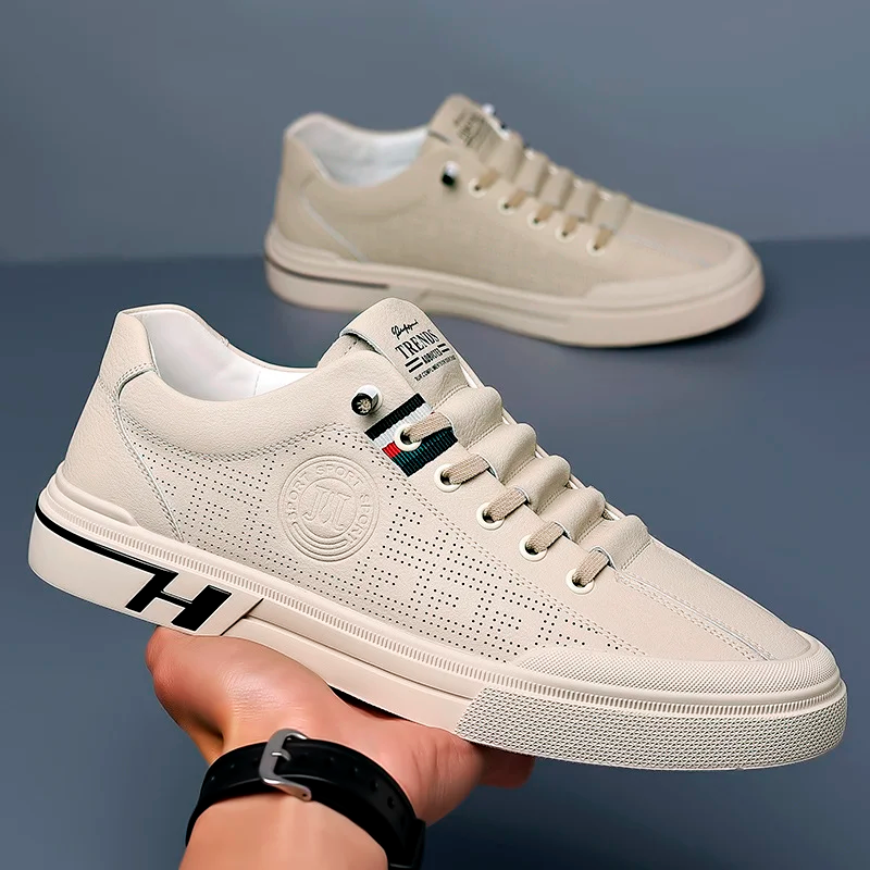 Frontansicht der eleganten Herren-Sneakers, die Komfort und zeitlosen Stil für Männerschuhe bieten.