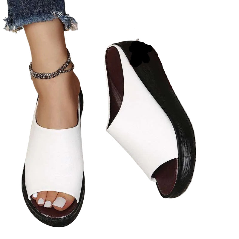 Bequeme Damen Orthopädische Sandalen am Fuß, extraweit & stilvoll für Sommer und Alltag, fördern die Fußgesundheit.