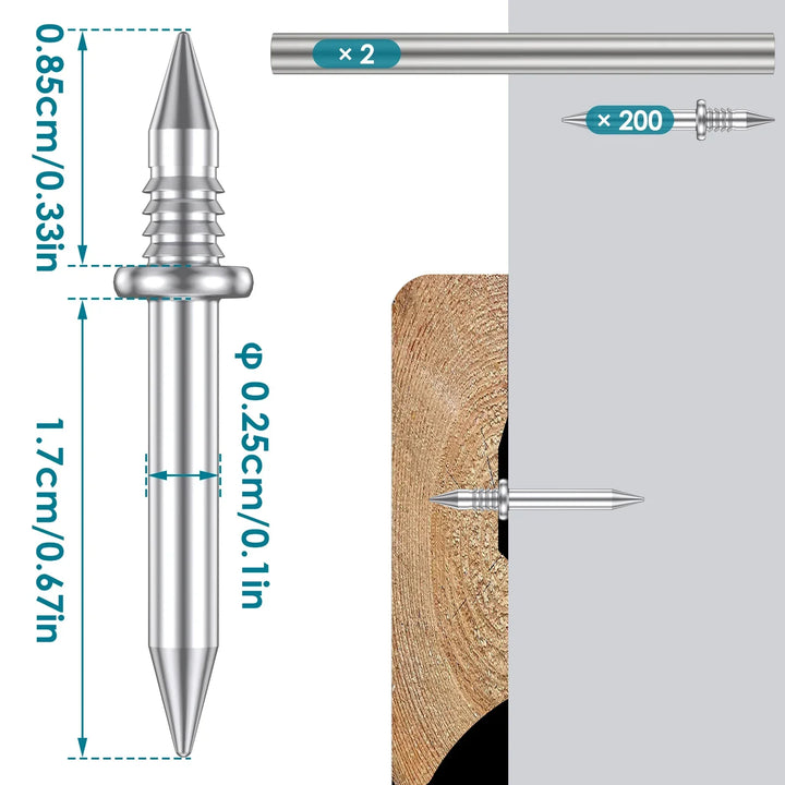 Nahaufnahme eines 25mm Doppelkopf Sockelnagels aus verzinktem Stahl. Robust für Sockeldraht-Befestigung.