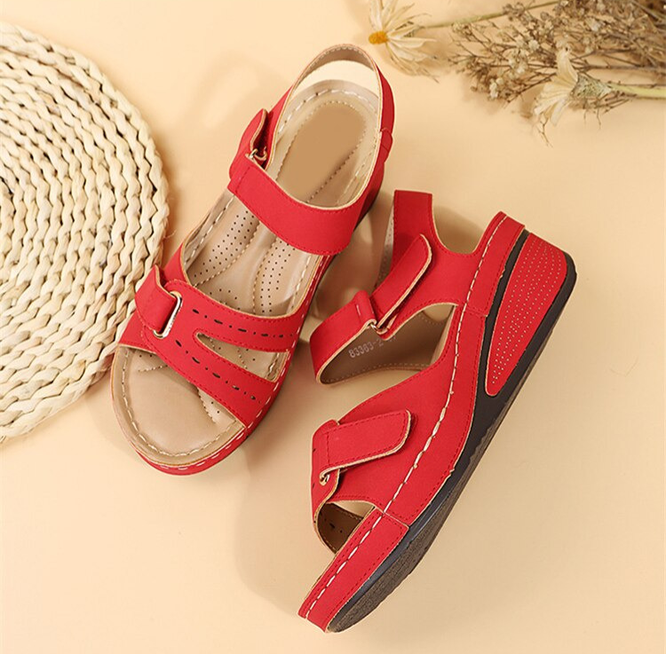 Lässige orthopädische Damensandalen Olga, bequem & stilvoll für entspannte Sommertage.