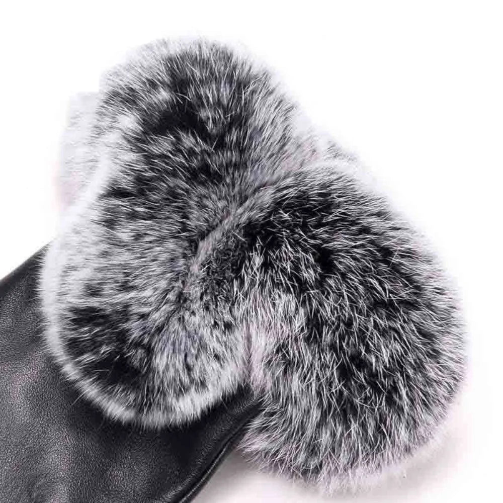 Modische Bordeaux-Damen Winterhandschuhe. Ein warmes und stilvolles Accessoire für die Wintermode.