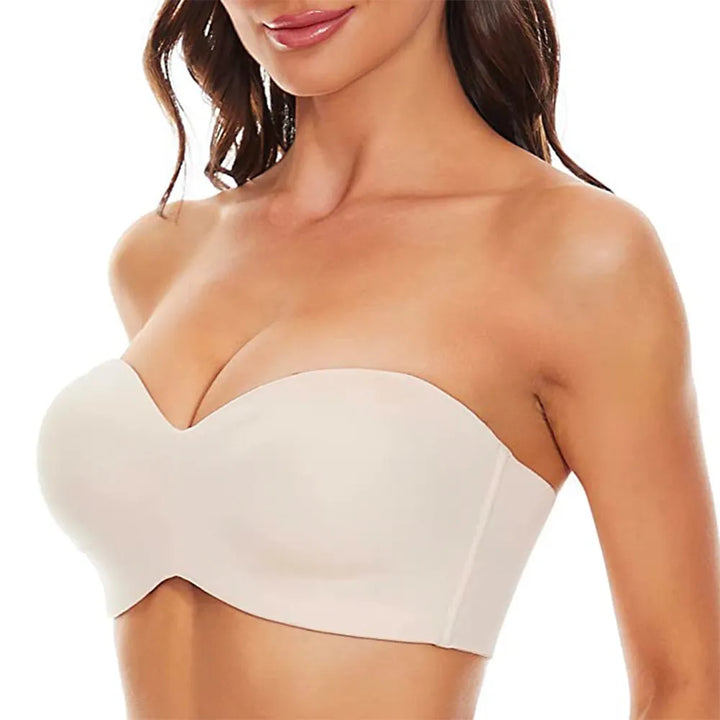 Eleganter Plus Size Damen BH, nahtlos und weich, mit verstellbaren Trägern und Rückenverschluss.