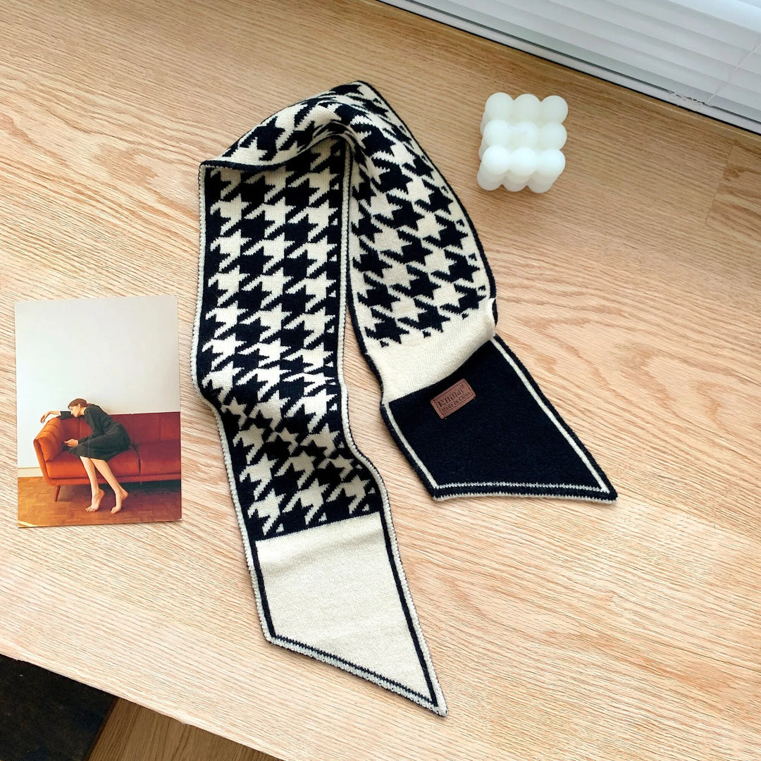 Moderner Unisex Winter-Halsbindeschal in klassischem Design, ideal für Damen und Herren als vielseitiges Accessoire.