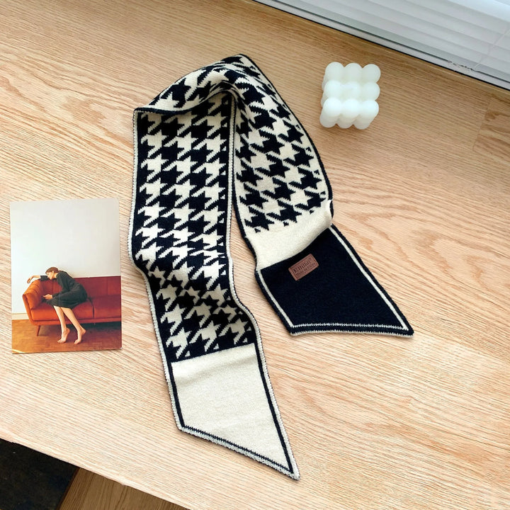 Moderner Unisex Winter-Halsbindeschal in klassischem Design, ideal für Damen und Herren als vielseitiges Accessoire.