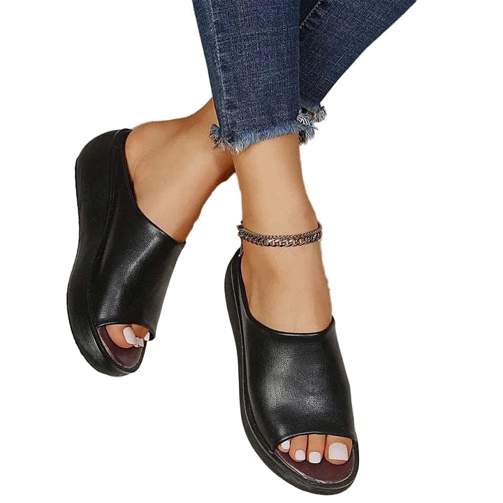 Verstellbare Riemen der Damen Komfort Sandalen, extraweite Passform für sicheren Halt & fußgesundes Tragen im Alltag.