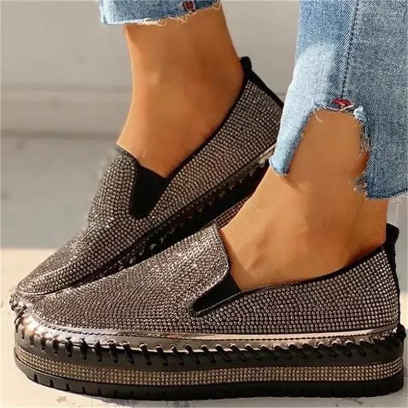 Komfortable Damen Glitzer Loafers mit orthopädischem Design. Rutschfeste Slip-On Schuhe für bequemen Halt.