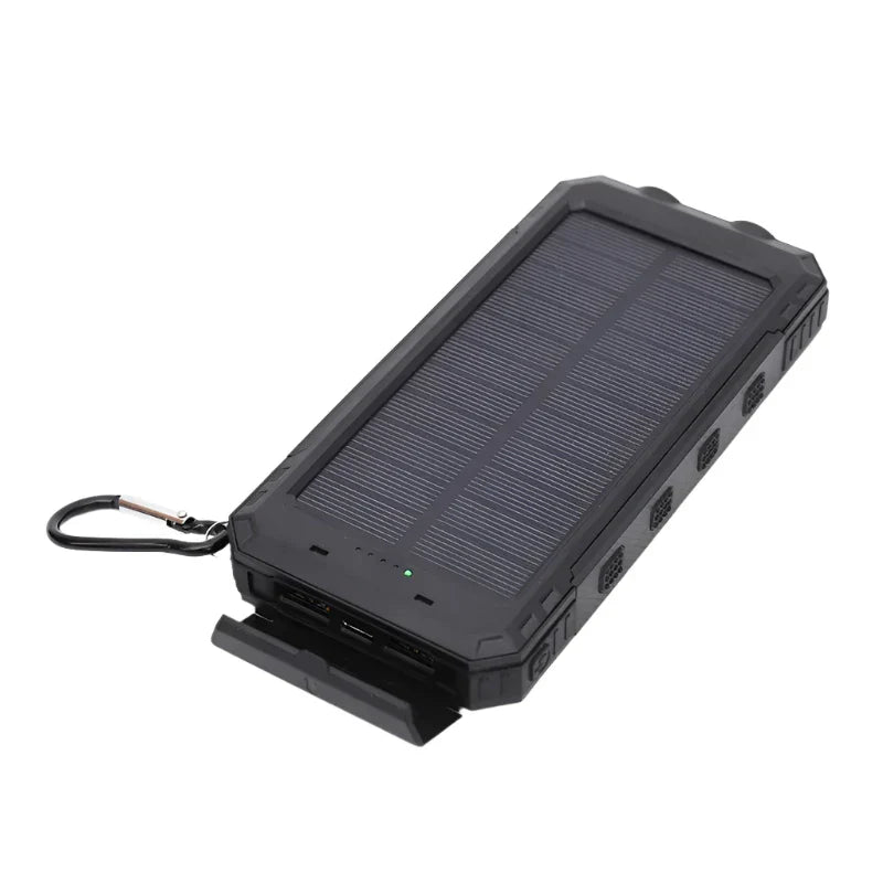 Robuste Solar Powerbank mit integrierter LED Taschenlampe, ideal für Outdoor, Camping & Notfälle.