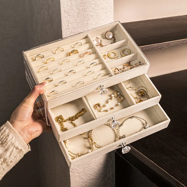 Elegante Geschenkidee: Dreischichtiger Schmuckkasten mit transparenten Schubladen für jede Frau.