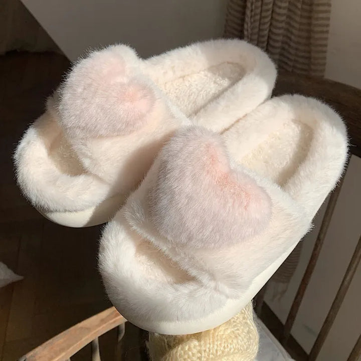 Rosa Damen Home-Schuhe mit charmantem Herz-Design, flauschig und warm, die perfekten Winter-Pantoffeln.