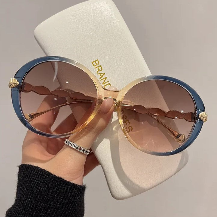 Stylische runde Vintage Damen Sonnenbrille mit Farbverlauf. Ein Must-have Mode Accessoire mit UV400 Schutz für den Sommer.