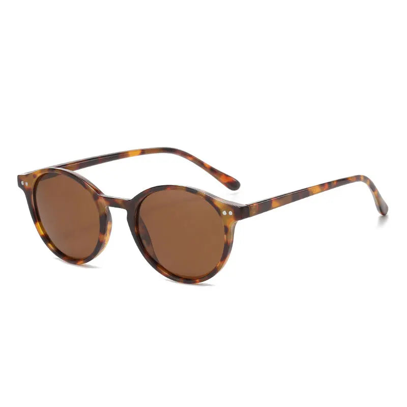 Elegante Retro-Sonnenbrille, polarisiert und unisex, bietet zuverlässigen UV-Schutz und blendfreie Sicht.