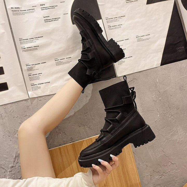 Stylische schwarze Damen Herbststiefel. Bequeme Kampfstiefel als elegante Alltags- & Modestiefel für Frauen.