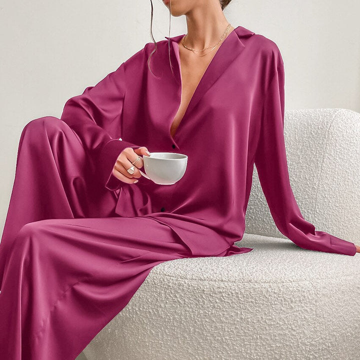 Detailansicht: Oberteil des Damen Pyjama Sets, Langarm, weich & bequem, perfekt als stilvolle Nachtwäsche.
