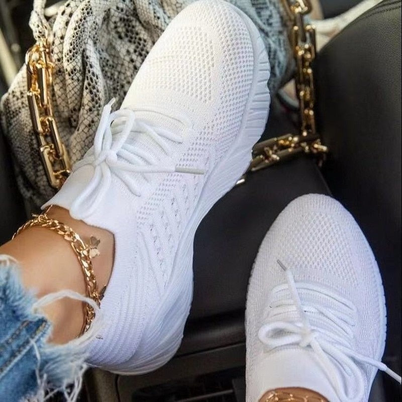 Elegante Damen Plateau Sneaker, weiß. Leichte, atmungsaktive & bequeme Damenschuhe mit modischer vulkanisierter Sohle.