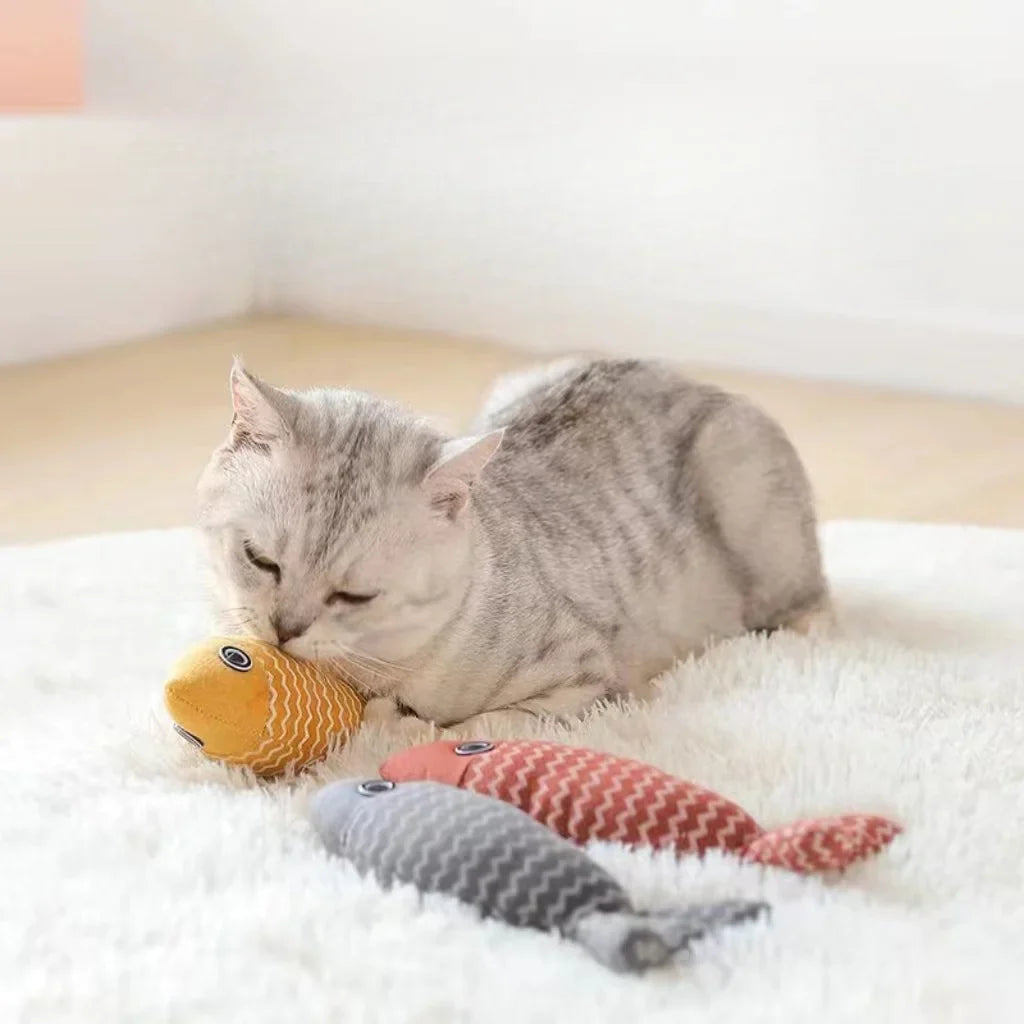Realistisches Katzenminze Fischspielzeug für interaktiven Spielspaß, fördert die Aktivität und den Jagdinstinkt der Katze.