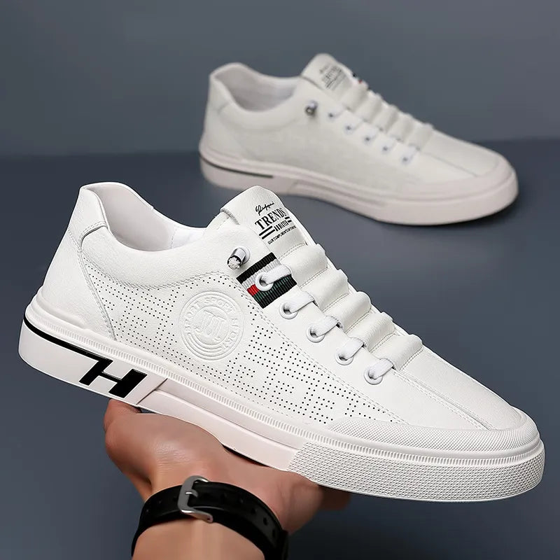 Seitliche Ansicht der bequemen Männerschuhe. Elegante Linienführung, ideal für Alltag & Business.