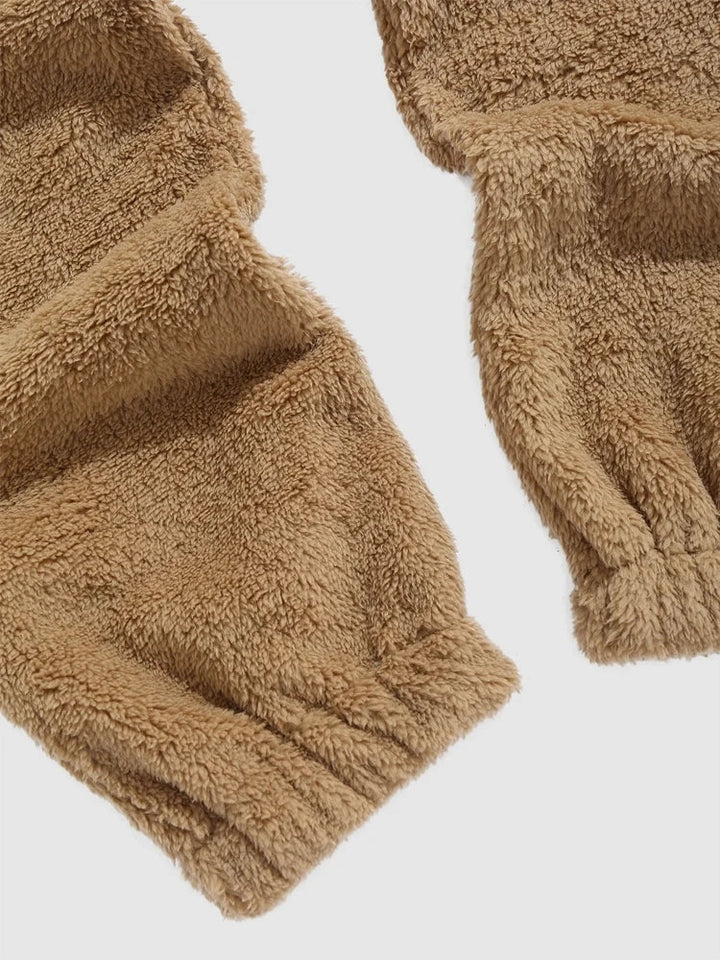 Unisex Kuschelhose Cara in Braun. Ideal für Entspannung, als bequeme Freizeithose oder Loungewear.
