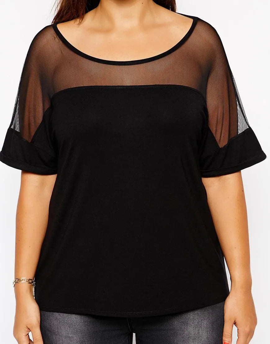 Lässiges schwarzes Damen Sommer T-Shirt mit Mesh-Look in Übergröße, kurzarm, V-Ausschnitt, bequem & stylish.