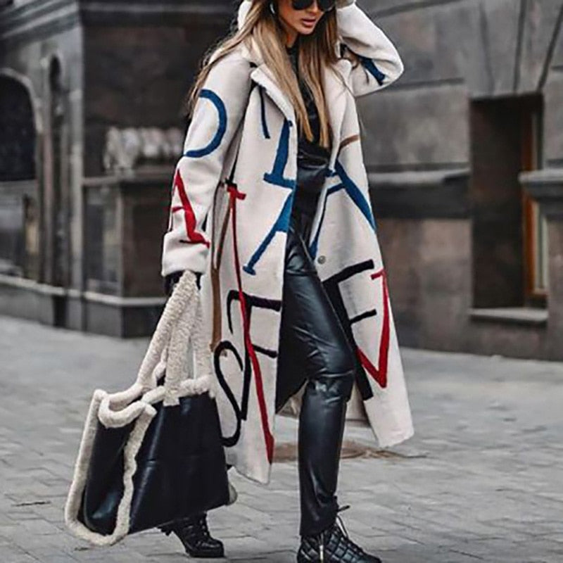 Damen Winterjacke Krista, warm & stylisch für Herbst/Winter. Moderner Oversized-Mantel für Freizeit & Outdoor.