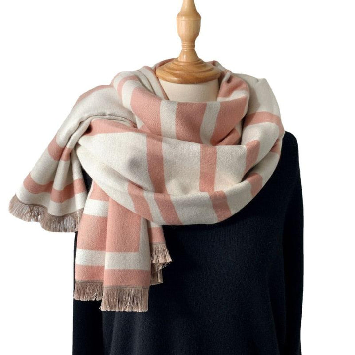 Hochwertiger Winterschal, weicher Kuschelschal als Geschenk für modebewusste Frauen.