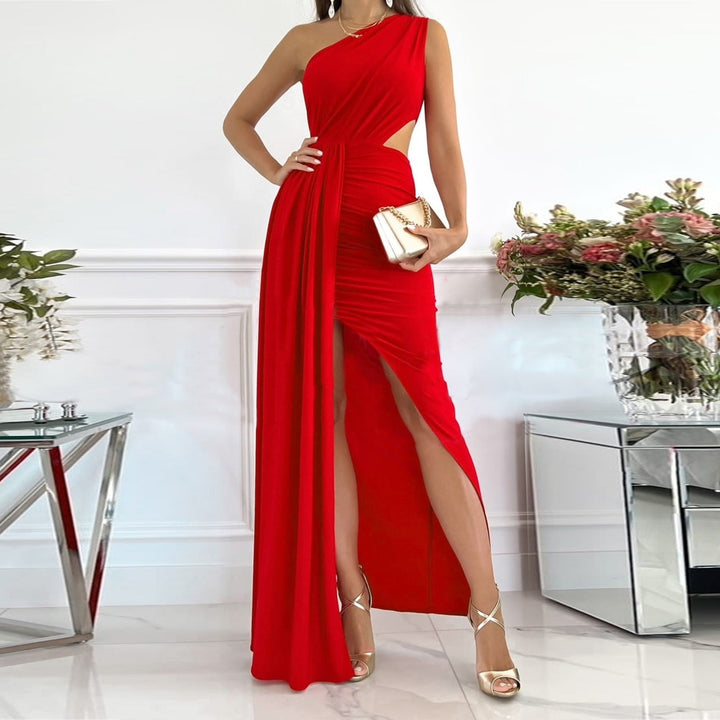 Rotes fließendes Sommerkleid für Damen. Feminines Abendkleid, zeitlos elegant für festliche Frauenmode.