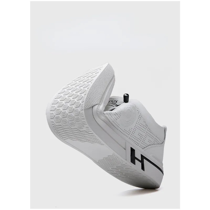 Robuste rutschfeste Sohle der Herren-Sneakers. Bietet sicheren Halt & Dämpfung für besten Komfort.