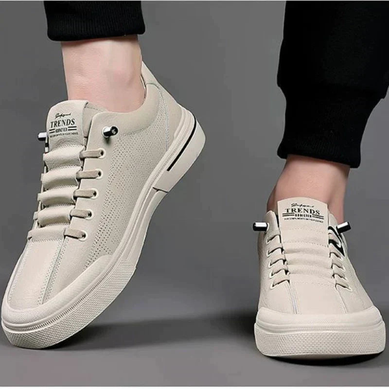 Elegante Komfortschuhe für Herren im Alltag. Diese Männerschuhe sind bequem, rutschfest & zeitlos.
