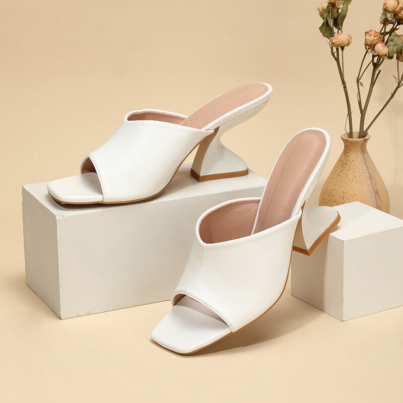 Grüne High Heels für Damen, stilvolle Pumps mit hohem Absatz, ideal für elegante und auffällige Looks.
