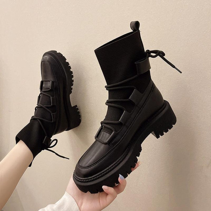 Bequeme schwarze Damenstiefel für Herbst & Winter. Elegante Kampfstiefel, ideal als Alltagsschuhe für Frauen.