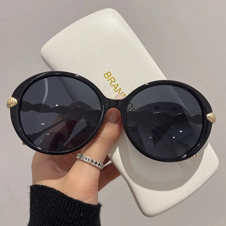 Modische runde Vintage Damen Sonnenbrille mit Farbverlauf und UV400 Schutz. Idealer Retro Look für den Sommer.