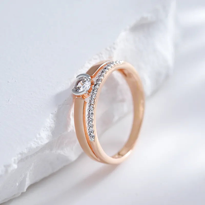 Funkelnder Cocktailring für Damen mit Zirkonsteinen. Luxuriöser Edelstahlring für glamouröse Anlässe.
