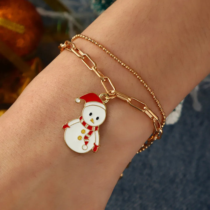 Festliches Damen Charme Armband für Weihnachten mit Schneeflocken-, Schneemann- & Rentier-Anhängern.